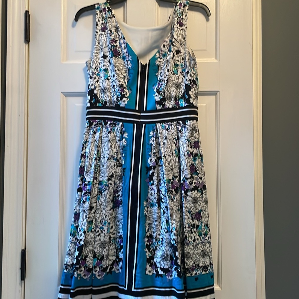 Women’s Dress - Picture 3 of 3